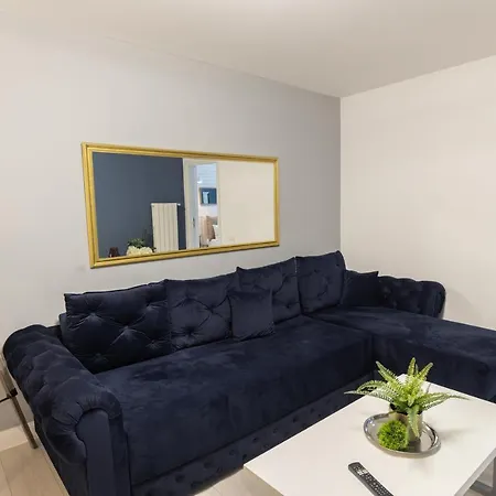 Metropole - Old Apartment *