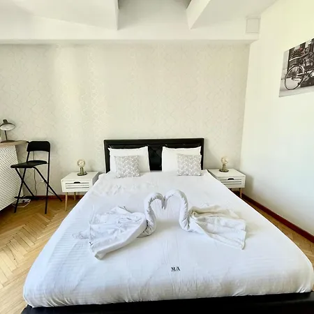 Metropole - Old Apartment