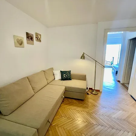 Metropole - Old Apartment *