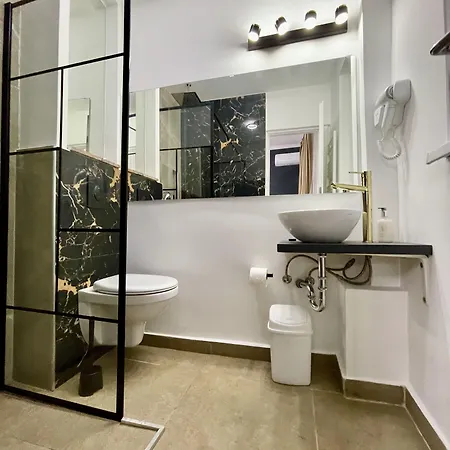 Metropole - Old Apartment