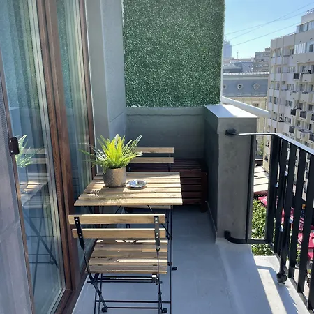 Metropole - Old Apartment