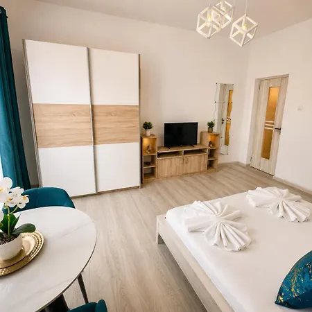 Metropole - Old Apartment